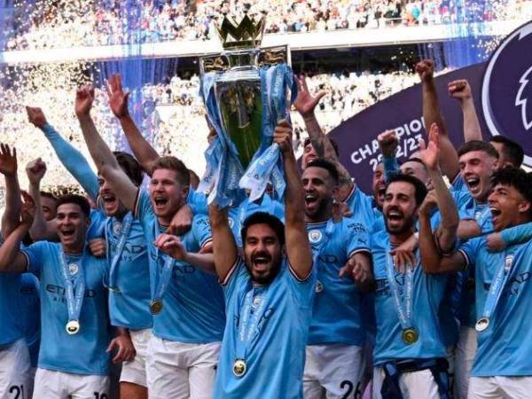 Manchester City retuvo la corona de la Premier League por cuarta vez al hilo